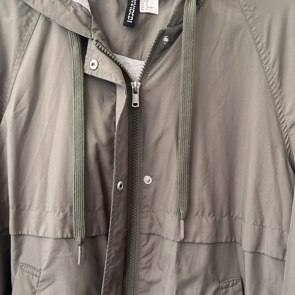 H&M Divided EUC women’s sz 8 windbreaker jacket, light army green, zippe… - Picture 5 of 8